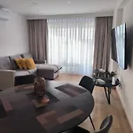 Lejlighed 2 Bedroom Brand New Mc Kenzie 2 Minute To The Mc Kenzie *