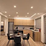 2 Bedroom Brand New Mc Kenzie 2 Minute To The Mc Kenzie Lejlighed
