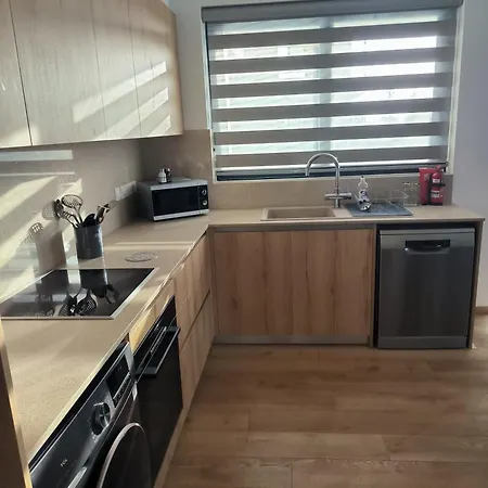 2 Bedroom Brand New Mc Kenzie 2 Minute To The Mc Kenzie דירה לרנקה