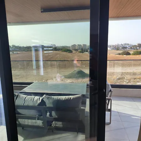 2 Bedroom Brand New Mc Kenzie 2 Minute To The Mc Kenzie * 拉纳卡