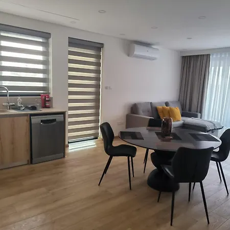 2 Bedroom Brand New Mc Kenzie 2 Minute To The Mc Kenzie *