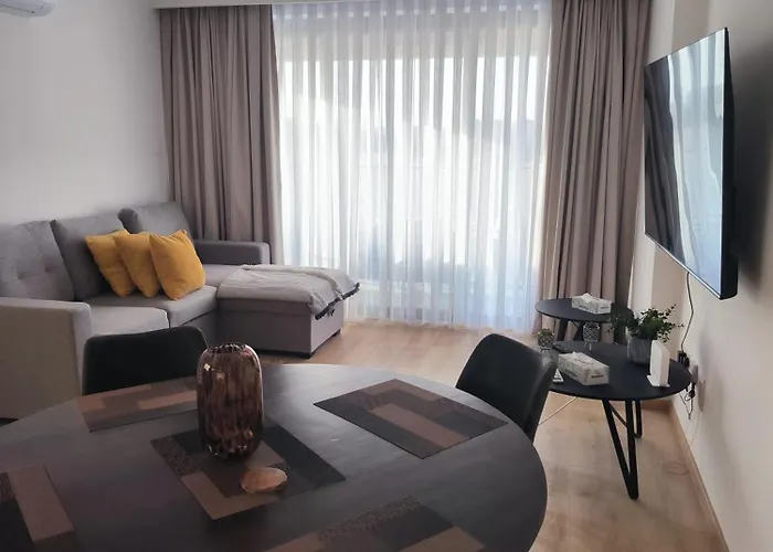 Διαμέρισμα 2 Bedroom Brand New Mc Kenzie 2 Minute To The Mc Kenzie *