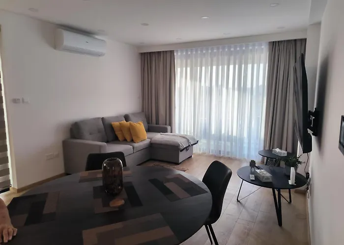 2 Bedroom Brand New Mc Kenzie 2 Minute To The Mc Kenzie