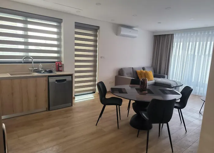 2 Bedroom Brand New Mc Kenzie 2 Minute To The Mc Kenzie *