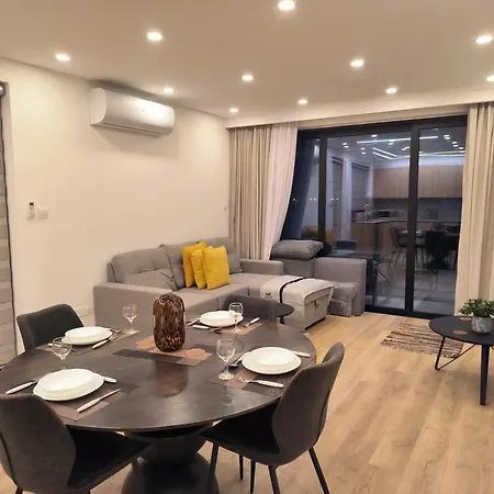 2 Bedroom Brand New Mc Kenzie 2 Minute To The Mc Kenzie Apartamento